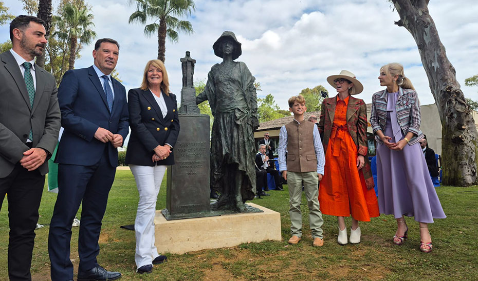Imagen del artículo Una escultura homenajea a la autora del Monumento a Colón en el 150º aniversario de su nacimiento